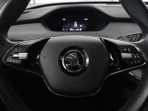 Škoda Enyaq iV 60 | Camera | Carplay | Keyless | Half leder | Navigatie | Full LED | Climate control | Cruise control | Parkeerhulp | Getint glas
