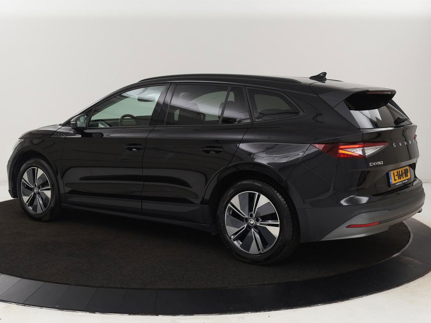 Škoda Enyaq iV 60 | Camera | Carplay | Keyless | Half leder | Navigatie | Full LED | Climate control | Cruise control | Parkeerhulp | Getint glas