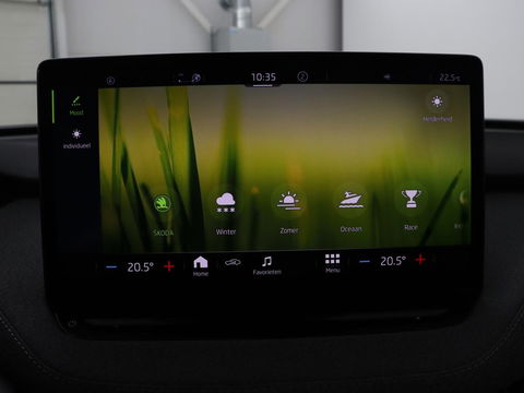 Škoda Enyaq iV 60 | Camera | Carplay | Keyless | Half leder | Navigatie | Full LED | Climate control | Cruise control | Parkeerhulp | Getint glas