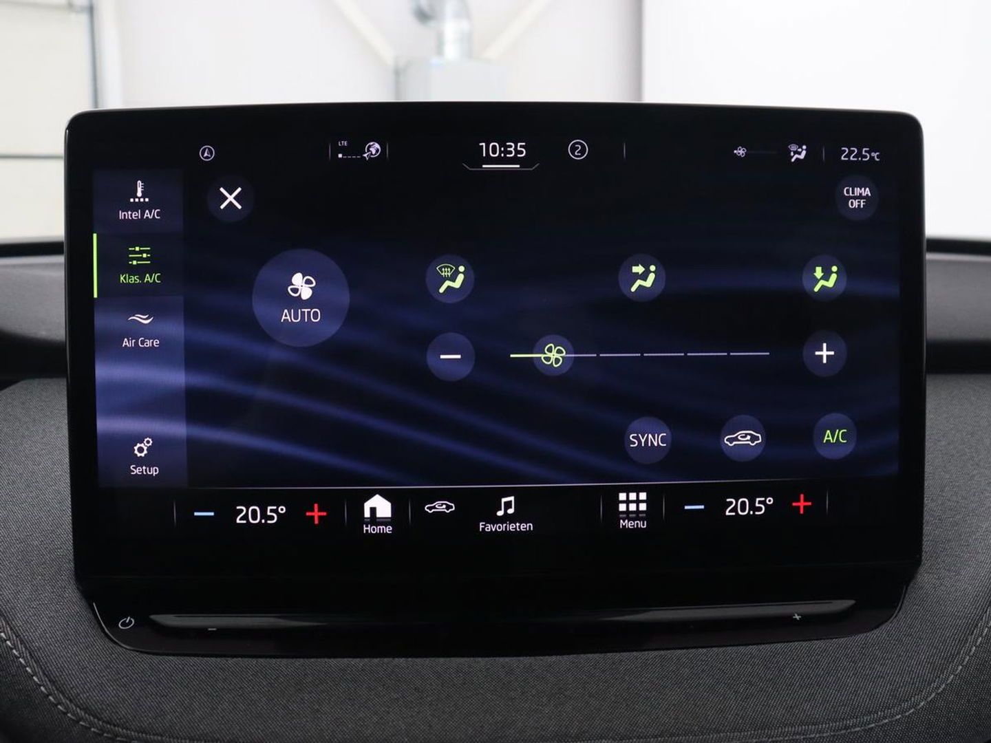 Škoda Enyaq iV 60 | Camera | Carplay | Keyless | Half leder | Navigatie | Full LED | Climate control | Cruise control | Parkeerhulp | Getint glas