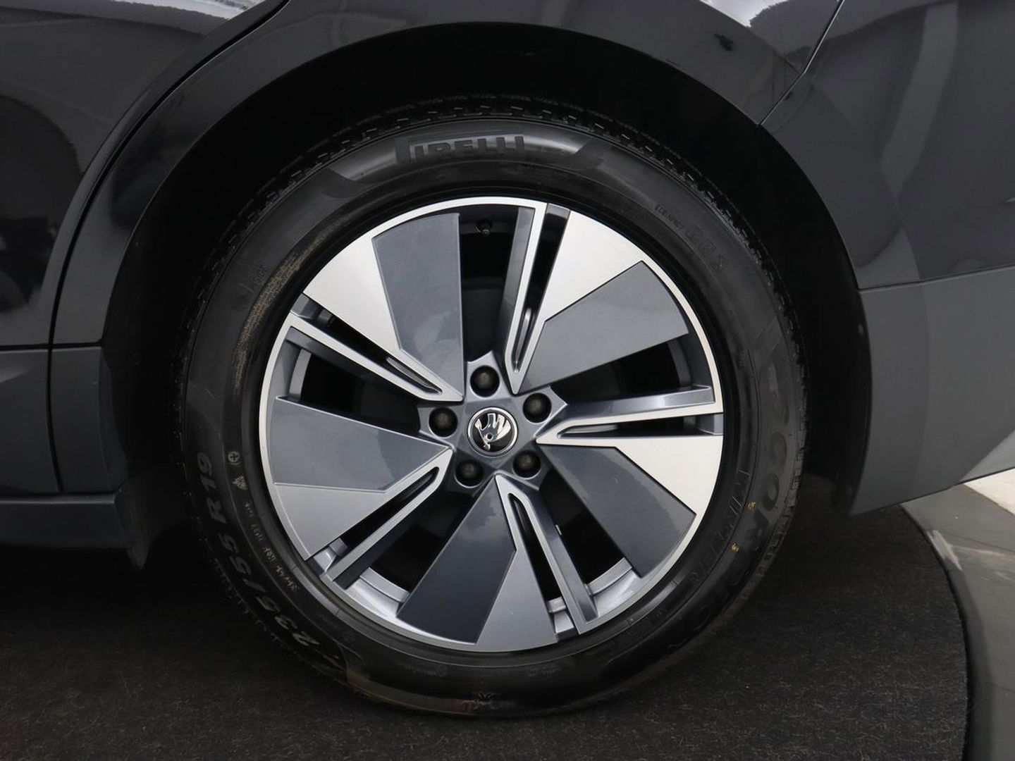 Škoda Enyaq iV 60 | Camera | Carplay | Keyless | Half leder | Navigatie | Full LED | Climate control | Cruise control | Parkeerhulp | Getint glas