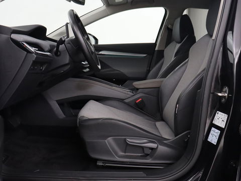 Škoda Enyaq iV 60 | Camera | Carplay | Keyless | Half leder | Navigatie | Full LED | Climate control | Cruise control | Parkeerhulp | Getint glas