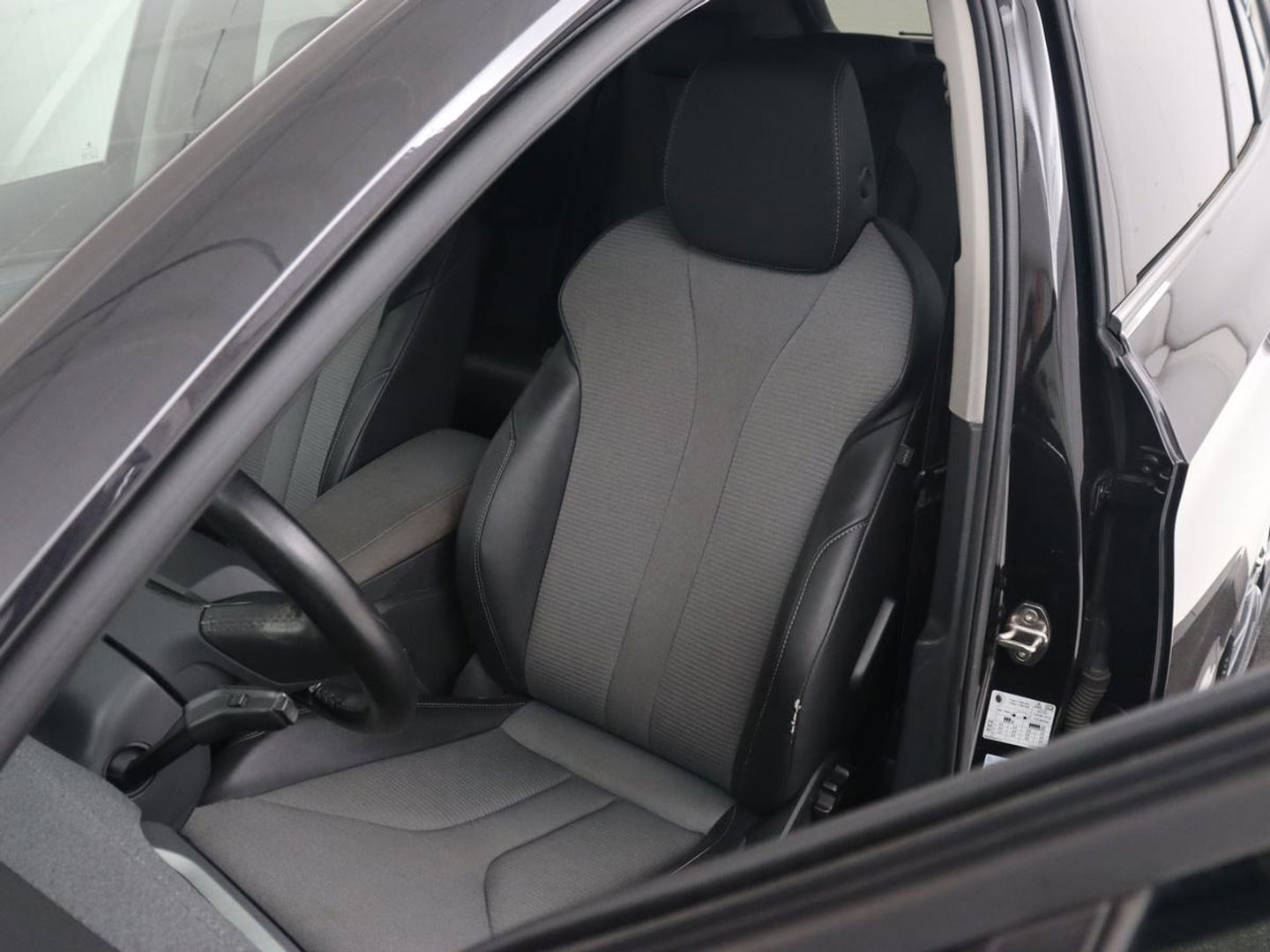 Škoda Enyaq iV 60 | Camera | Carplay | Keyless | Half leder | Navigatie | Full LED | Climate control | Cruise control | Parkeerhulp | Getint glas