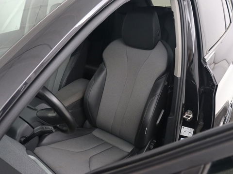 Škoda Enyaq iV 60 | Camera | Carplay | Keyless | Half leder | Navigatie | Full LED | Climate control | Cruise control | Parkeerhulp | Getint glas