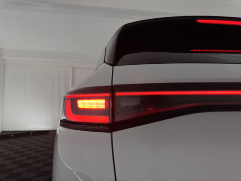 Volkswagen ID.4 First 77 kWh [ 3-Fase ] (INCL-BTW) *HEAT-PUMP | LEATHER-MICROFIBRE | FULL-LED | HEATED-COMFORTSEATS | DIGI-COCKPIT | AMBIENT-LIGHT | NAVI-FULLMAP | ECC | PDC | TOWBAR | PRIVACY-GLASS | CRUISE | CAMERA | CARPLAY | 20