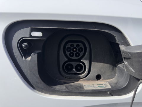 Volkswagen ID.4 First 77 kWh [ 3-Fase ] (INCL-BTW) *HEAT-PUMP | LEATHER-MICROFIBRE | FULL-LED | HEATED-COMFORTSEATS | DIGI-COCKPIT | AMBIENT-LIGHT | NAVI-FULLMAP | ECC | PDC | TOWBAR | PRIVACY-GLASS | CRUISE | CAMERA | CARPLAY | 20