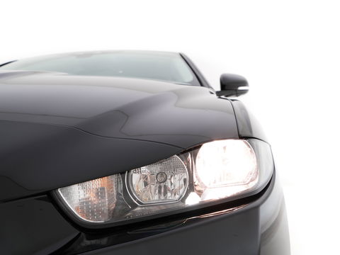 Jaguar XE 2.0 D Pure In-Control-Pack Aut. *LUXURY-LEATHER | NAVI-FULLMAP | HEATED-COMFORTSEATS | CAMERA | ECC | SHIFT-PADDLES | LANE-ASSIST | PDC | SHIFT-PADDLES | LANE-ASSIST | JAGUAR-AUDIO | CRUISE | 17''ALU*