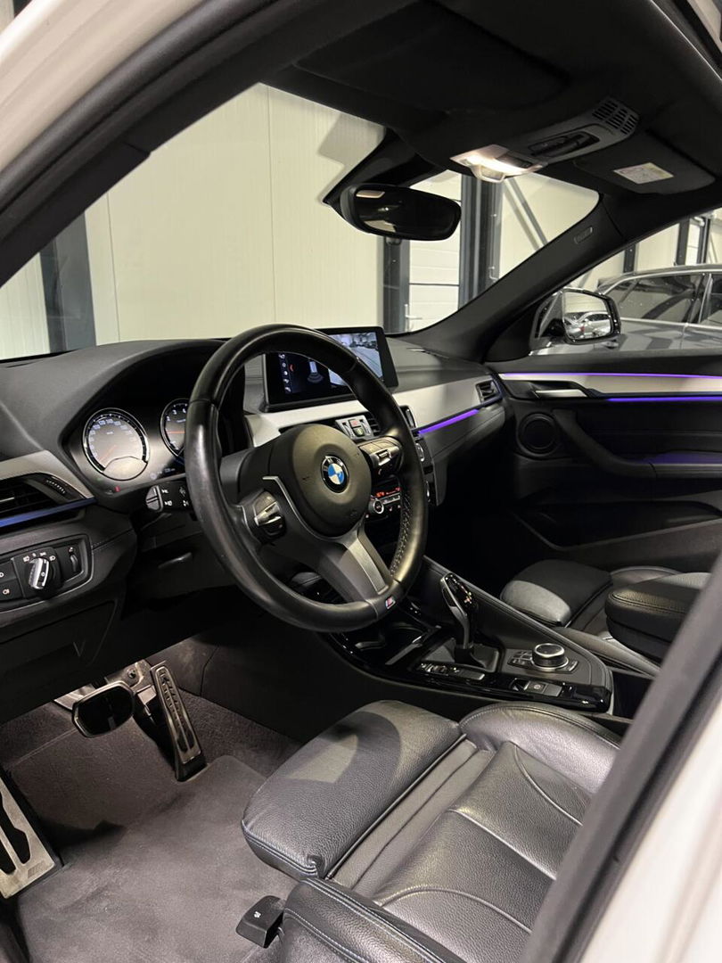 BMW X2 sDrive20i M-sport 178PK Pano Trekhaak Sfeer Head-up