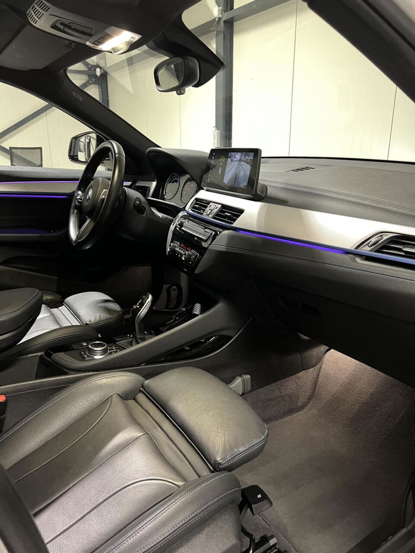 BMW X2 sDrive20i M-sport 178PK Pano Trekhaak Sfeer Head-up