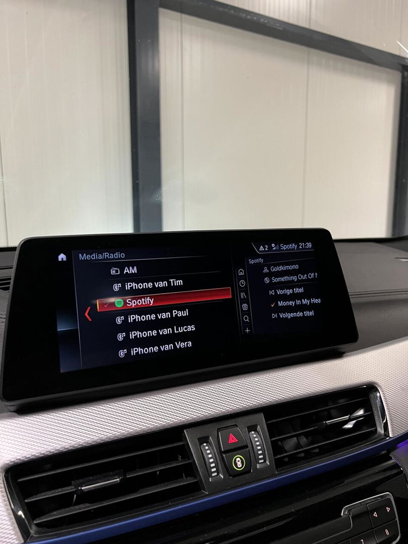 BMW X2 sDrive20i M-sport 178PK Pano Trekhaak Sfeer Head-up