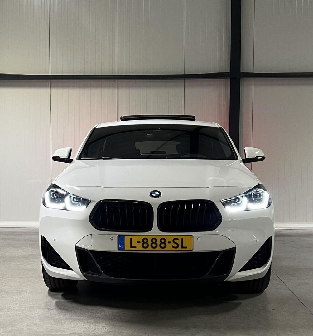 BMW X2 sDrive20i M-sport 178PK Pano Trekhaak Sfeer Head-up