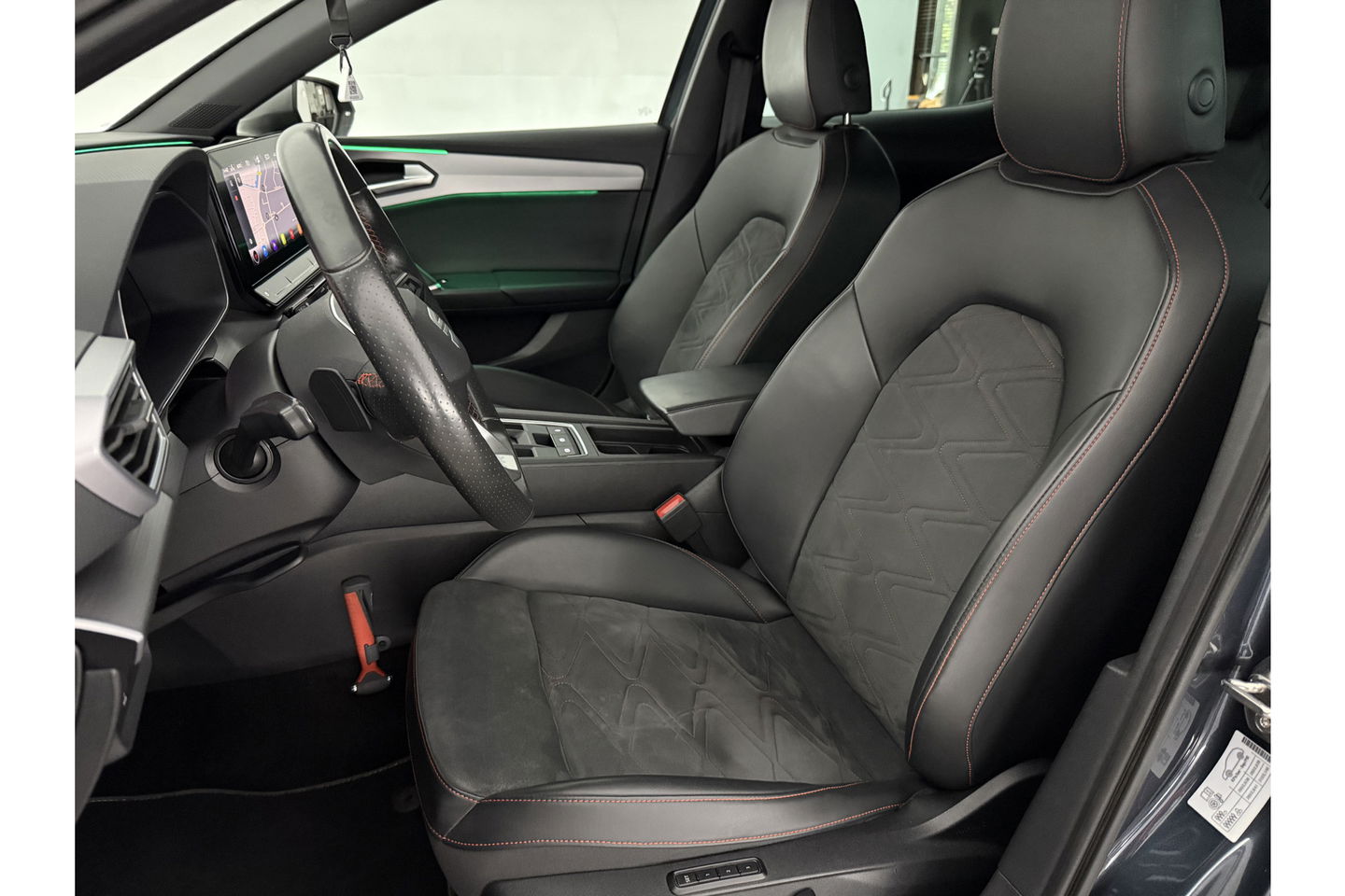 SEAT Leon 1.4 TSI 225PK eHybrid PHEV FR LED Sfeer Carplay Camera ACC Clima Virtual Trekhaak PDC 18"LMV