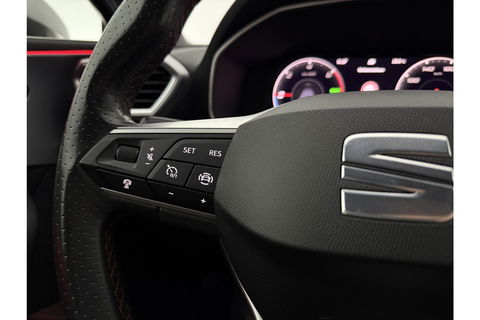 SEAT Leon 1.4 TSI 225PK eHybrid PHEV FR LED Sfeer Carplay Camera ACC Clima Virtual Trekhaak PDC 18"LMV