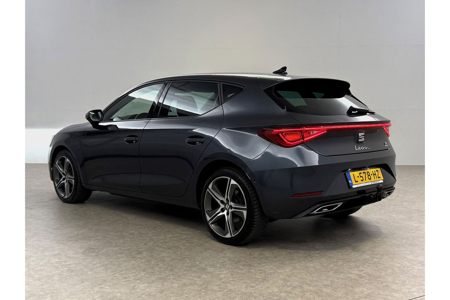 SEAT Leon 1.4 TSI 225PK eHybrid PHEV FR LED Sfeer Carplay Camera ACC Clima Virtual Trekhaak PDC 18"LMV