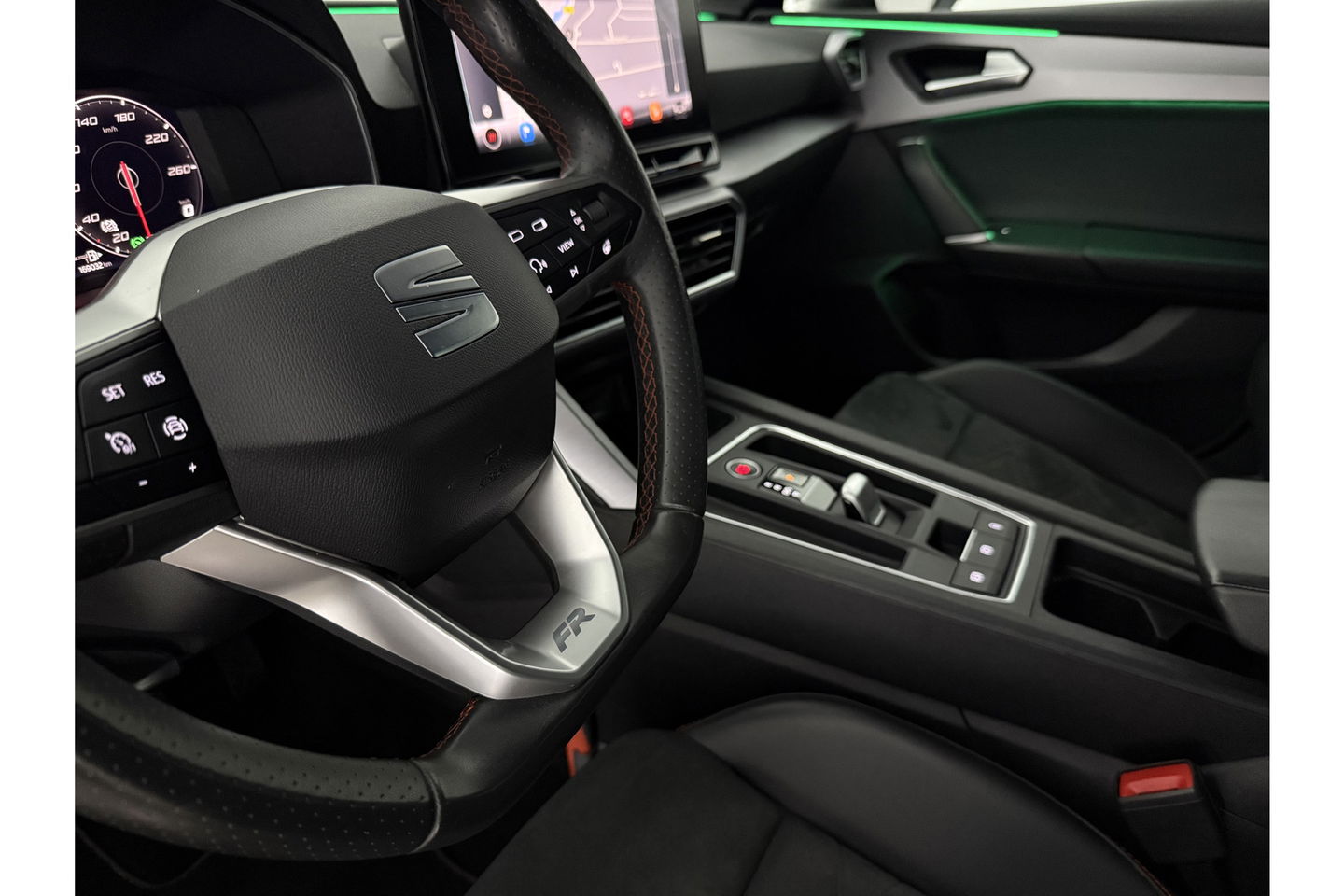 SEAT Leon 1.4 TSI 225PK eHybrid PHEV FR LED Sfeer Carplay Camera ACC Clima Virtual Trekhaak PDC 18"LMV