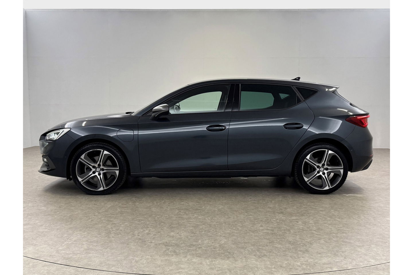 SEAT Leon 1.4 TSI 225PK eHybrid PHEV FR LED Sfeer Carplay Camera ACC Clima Virtual Trekhaak PDC 18"LMV