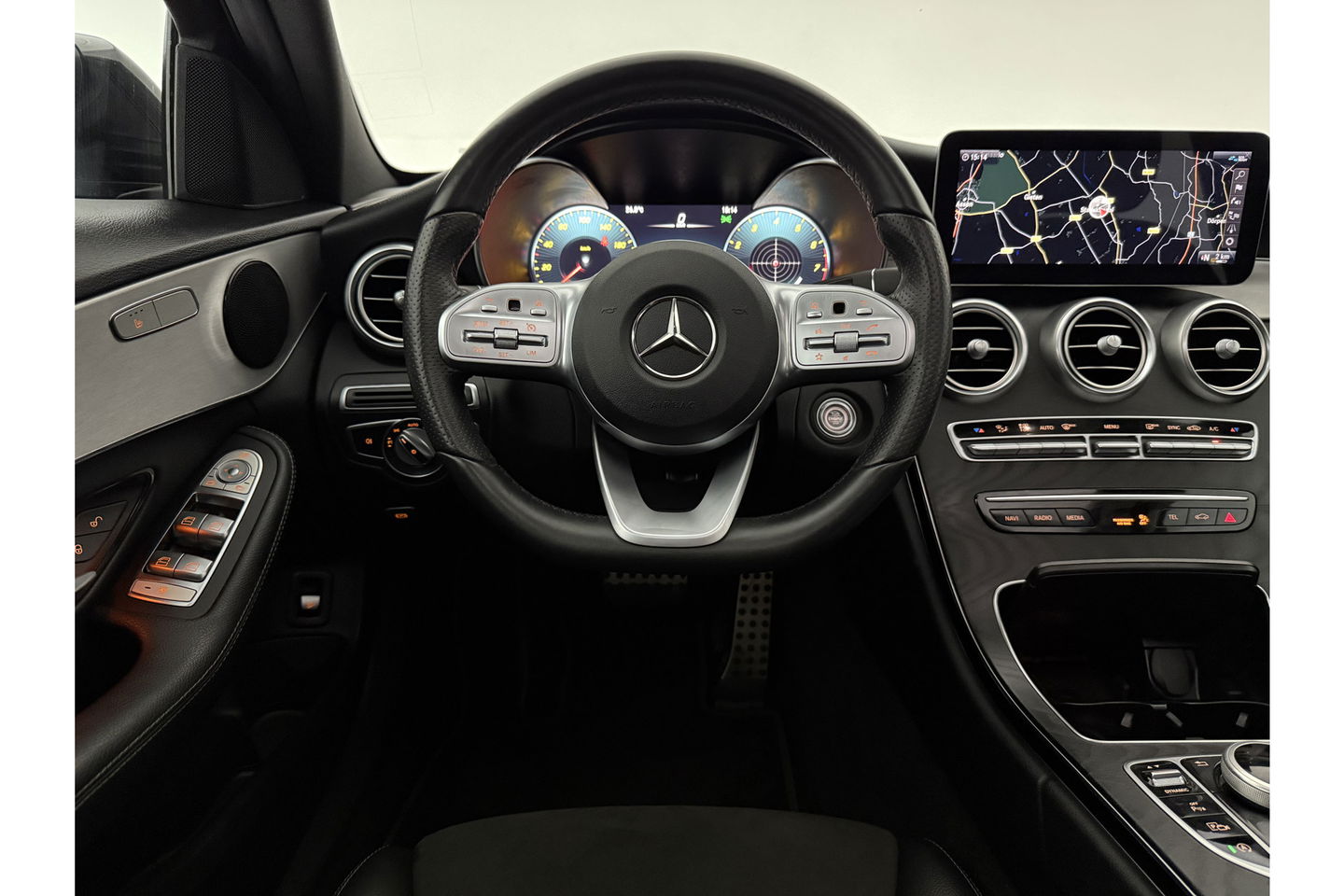 Mercedes-Benz C-Klasse 180 AMG 157PK Pano LED Camera Virtual Clima Cruise Navi PDC 18''LMV