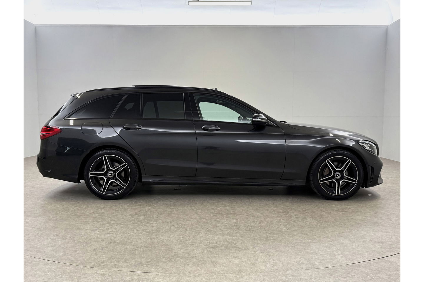 Mercedes-Benz C-Klasse 180 AMG 157PK Pano LED Camera Virtual Clima Cruise Navi PDC 18''LMV