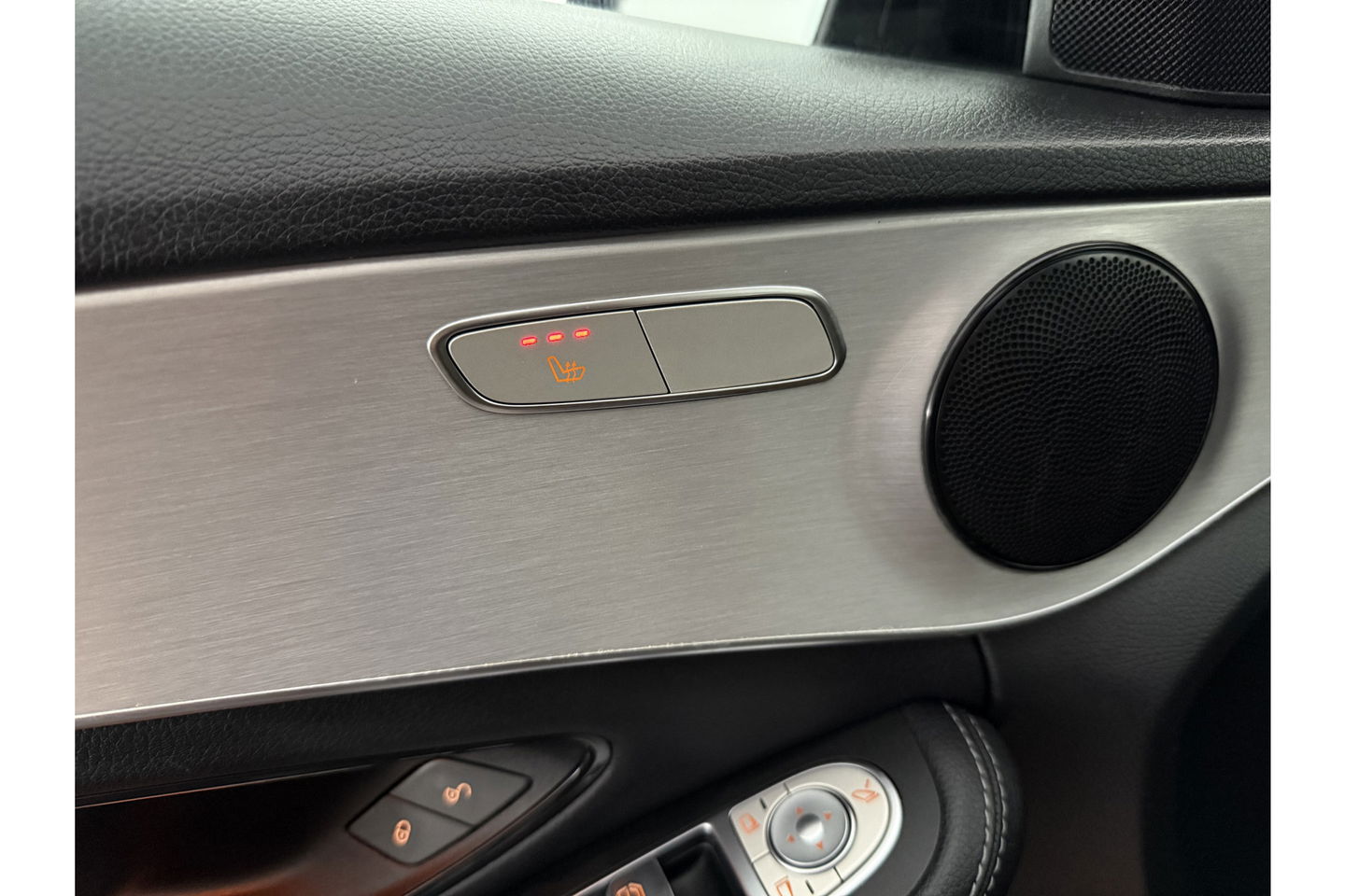 Mercedes-Benz C-Klasse 180 AMG 157PK Pano LED Camera Virtual Clima Cruise Navi PDC 18''LMV