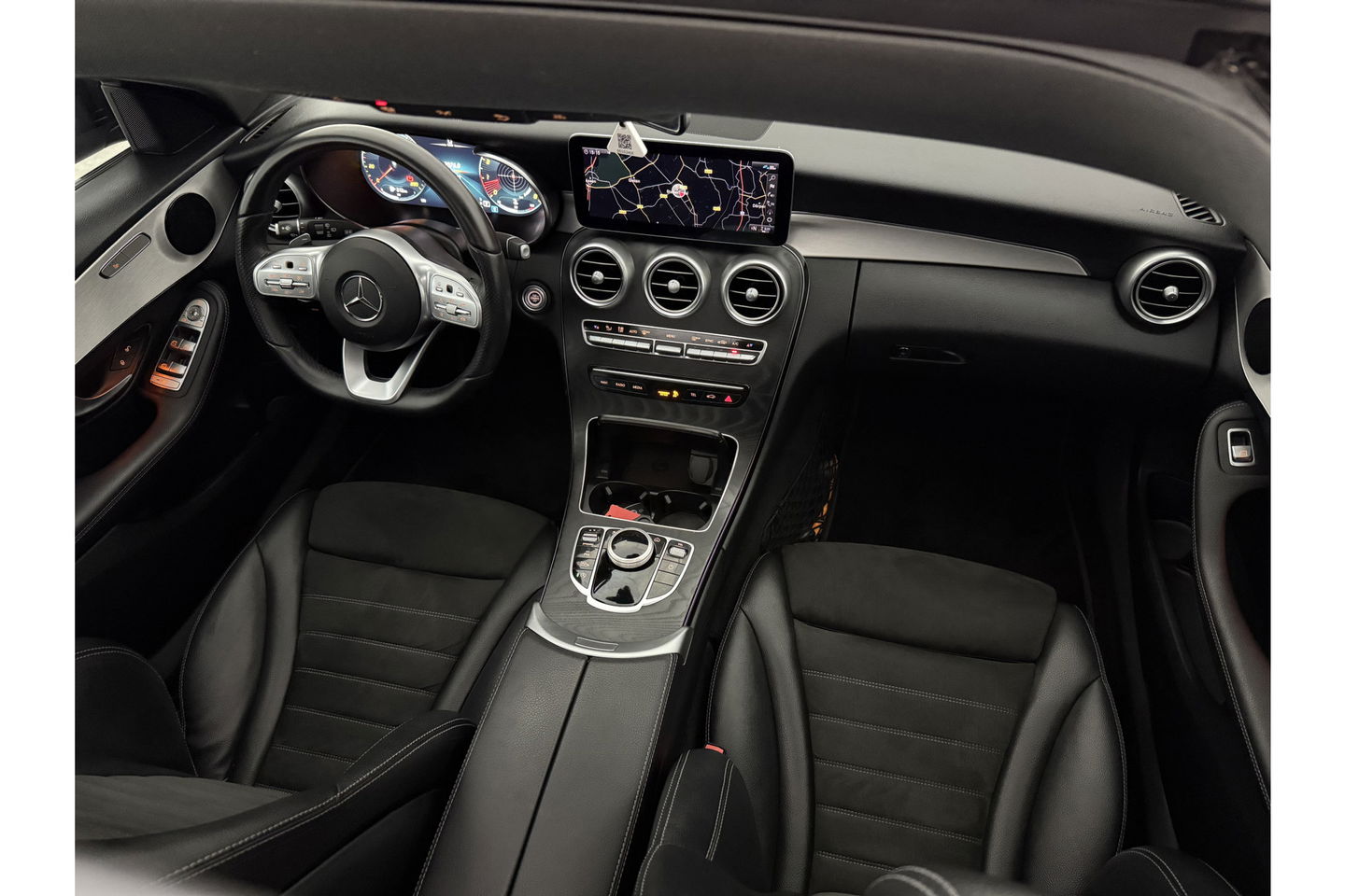 Mercedes-Benz C-Klasse 180 AMG 157PK Pano LED Camera Virtual Clima Cruise Navi PDC 18''LMV