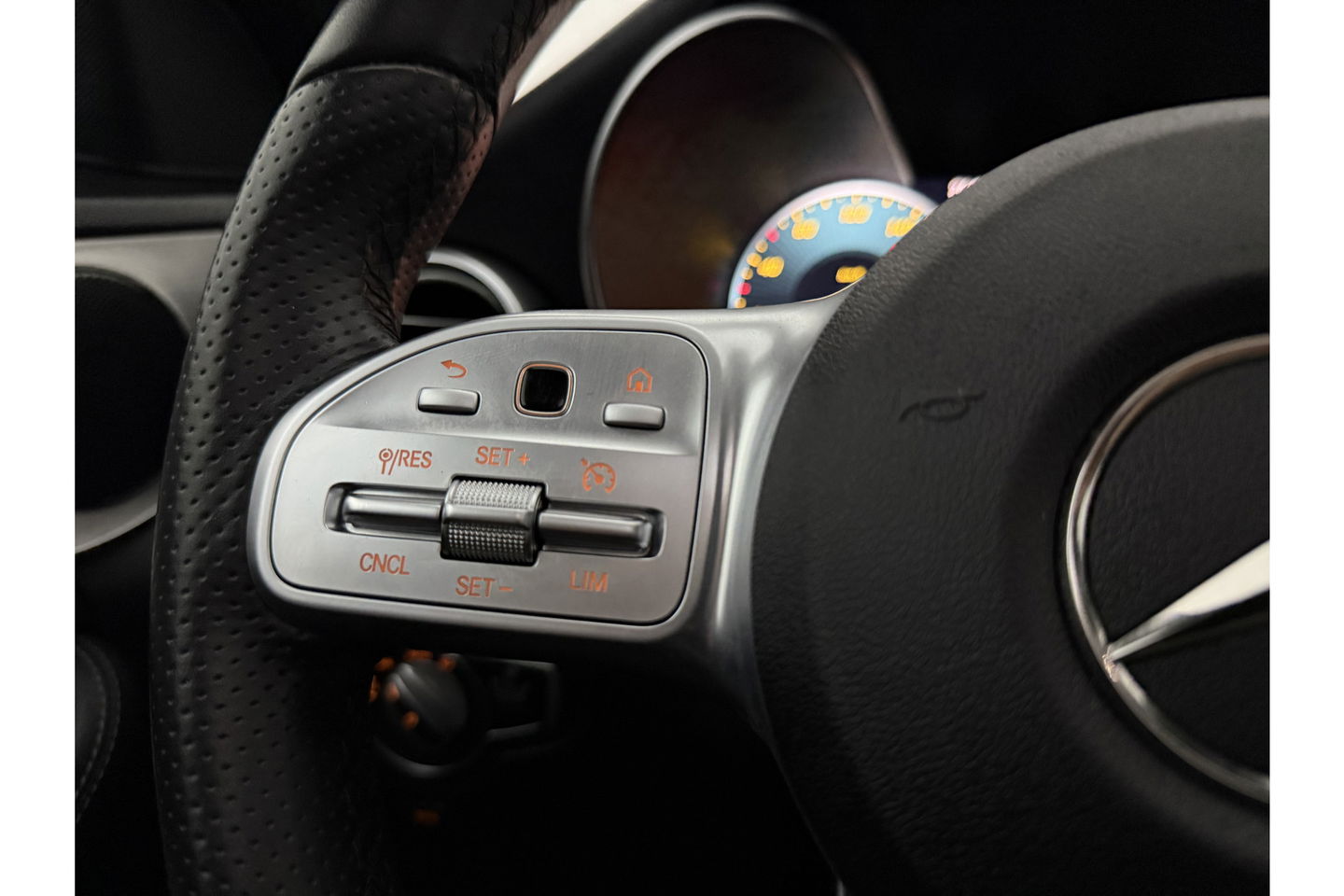 Mercedes-Benz C-Klasse 180 AMG 157PK Pano LED Camera Virtual Clima Cruise Navi PDC 18''LMV
