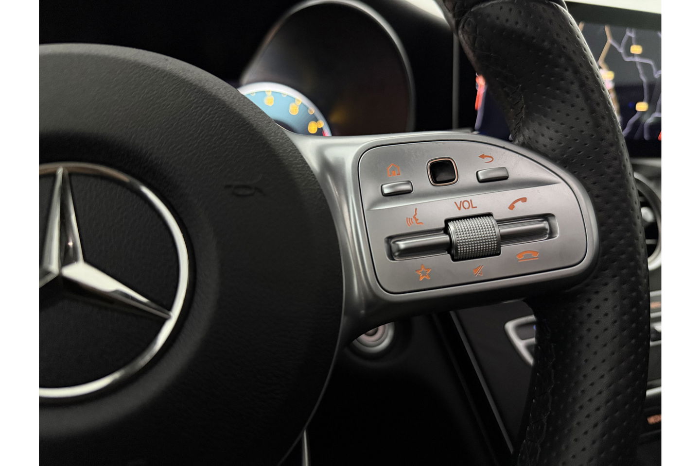 Mercedes-Benz C-Klasse 180 AMG 157PK Pano LED Camera Virtual Clima Cruise Navi PDC 18''LMV
