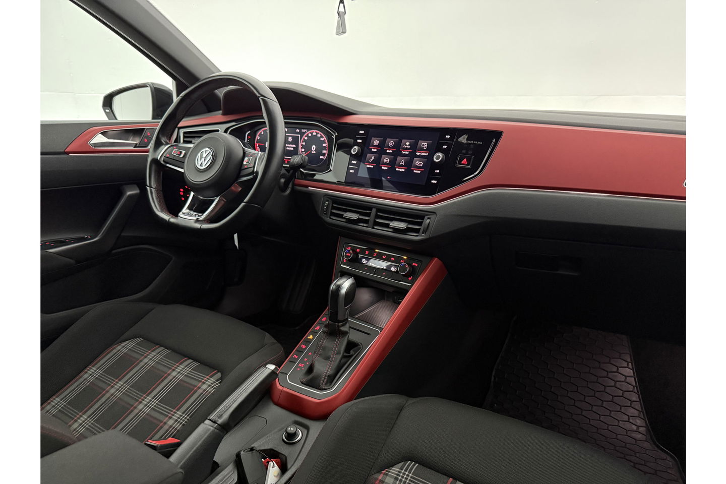 Volkswagen Polo 2.0 TSI GTI 200PK LED DSG Camera Virtual Carplay Clima Cruise PDC 18''LMV