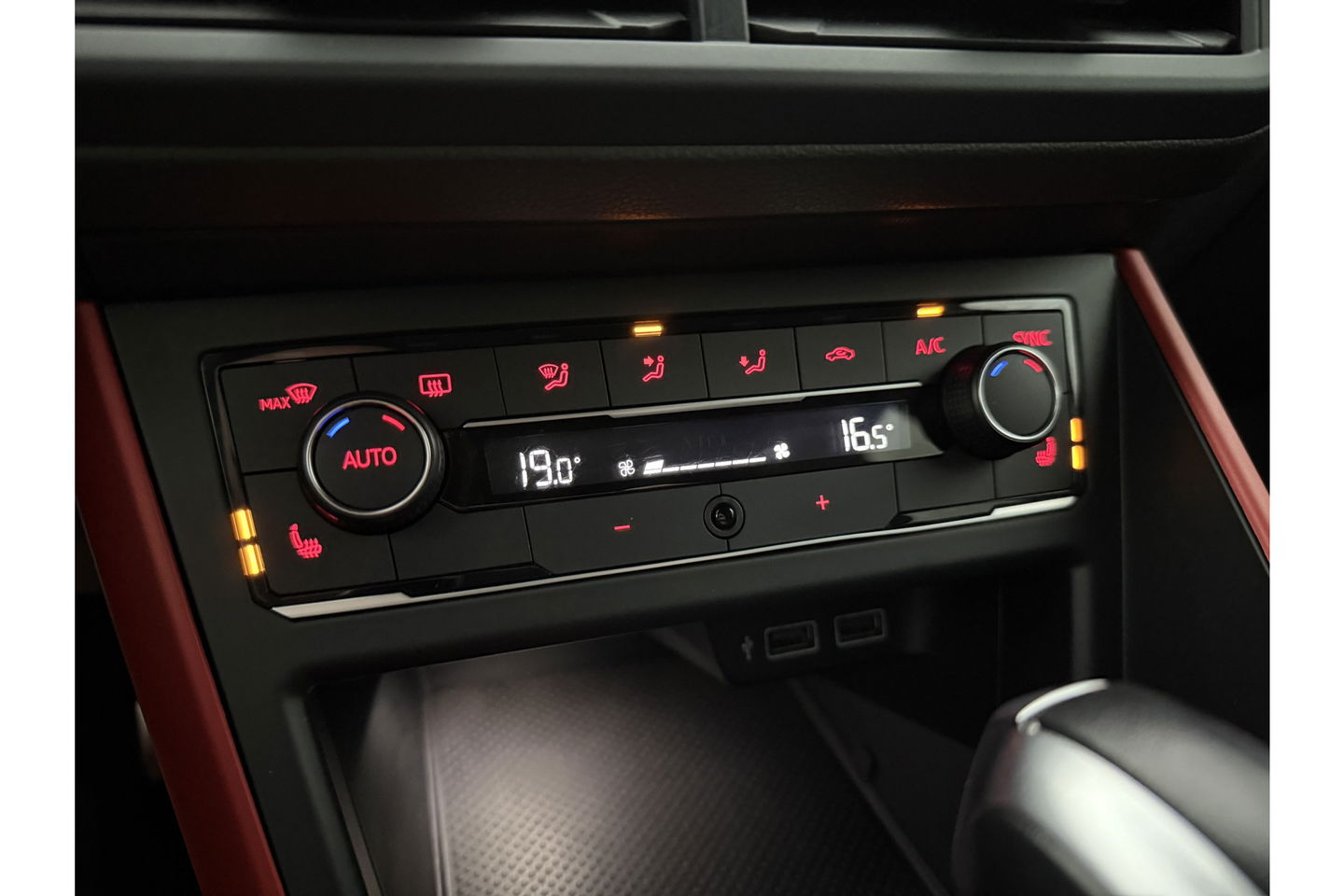 Volkswagen Polo 2.0 TSI GTI 200PK LED DSG Camera Virtual Carplay Clima Cruise PDC 18''LMV
