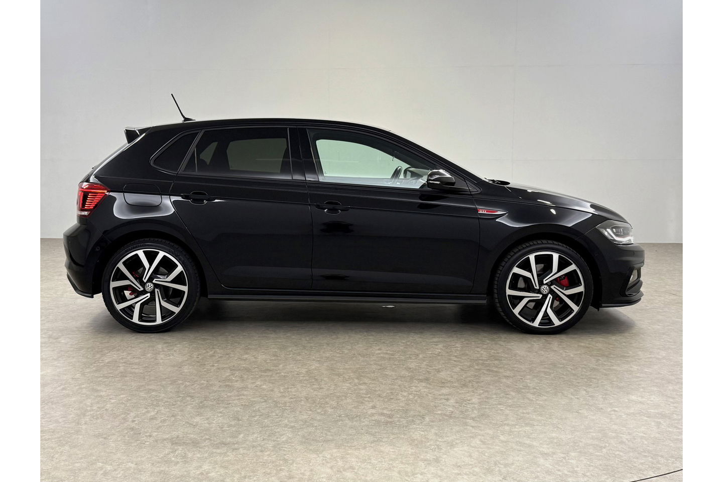 Volkswagen Polo 2.0 TSI GTI 200PK LED DSG Camera Virtual Carplay Clima Cruise PDC 18''LMV