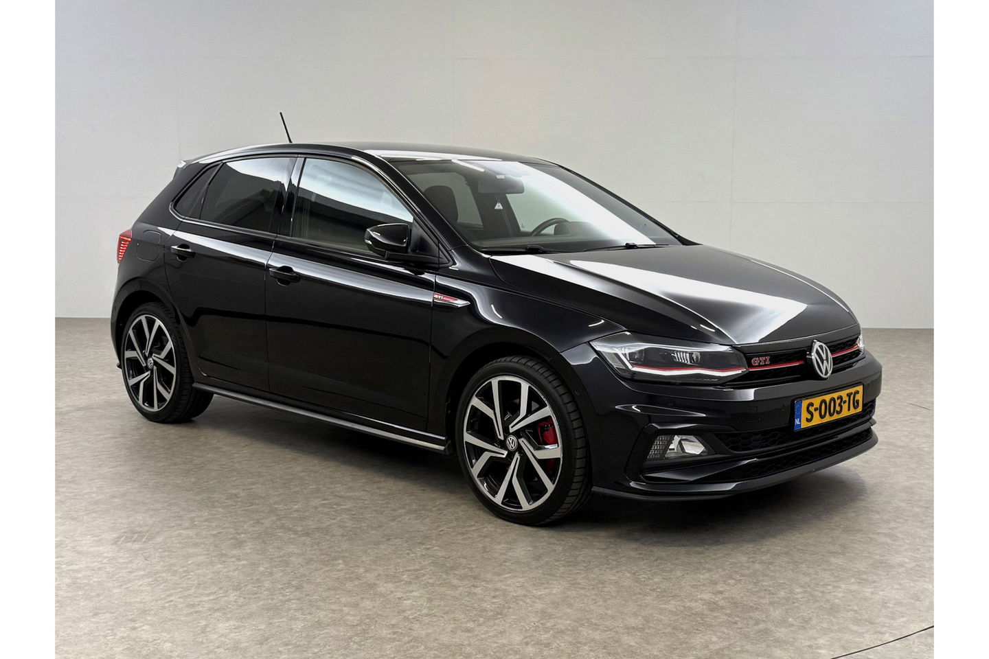 Volkswagen Polo 2.0 TSI GTI 200PK LED DSG Camera Virtual Carplay Clima Cruise PDC 18''LMV