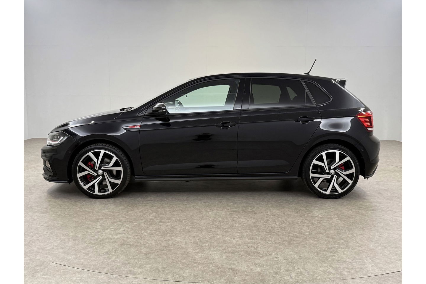 Volkswagen Polo 2.0 TSI GTI 200PK LED DSG Camera Virtual Carplay Clima Cruise PDC 18''LMV