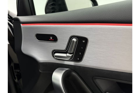 Mercedes-Benz A-Klasse 250 e AMG 235PK Pano Sfeer LED Virtual Camera Memory Carplay Cruise Clima Navi PDC 18"LMV