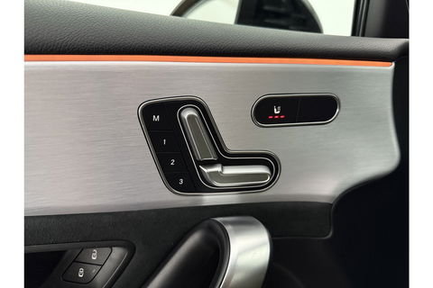 Mercedes-Benz A-Klasse 250 e AMG 235PK Pano Sfeer LED Virtual Camera Memory Carplay Cruise Clima Navi PDC 18"LMV