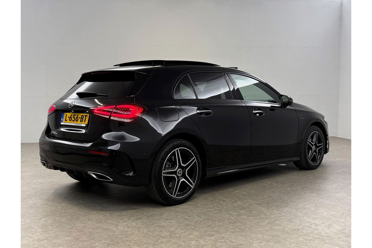 Mercedes-Benz A-Klasse 250 e AMG 235PK Pano Sfeer LED Virtual Camera Memory Carplay Cruise Clima Navi PDC 18"LMV