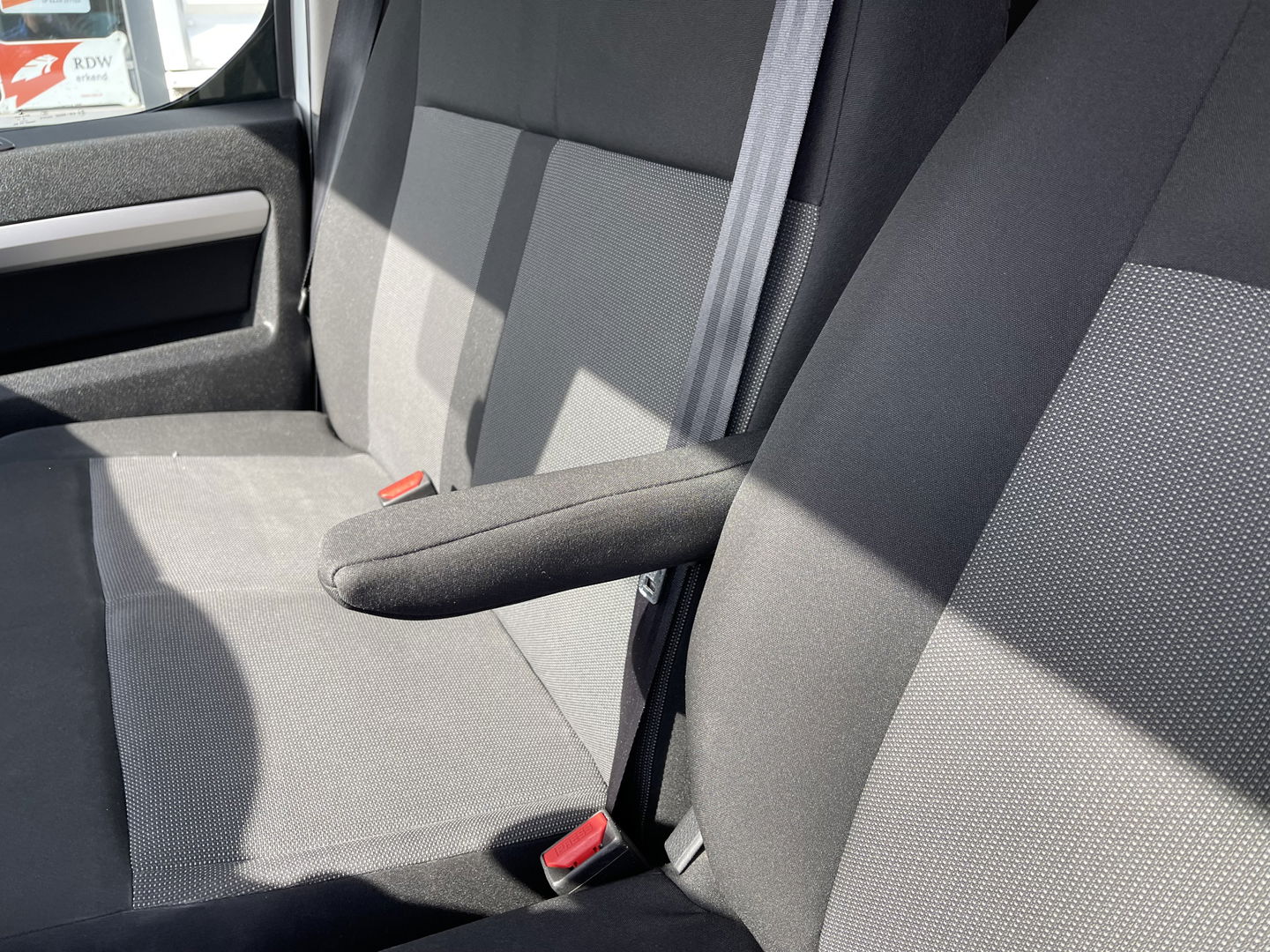 Opel Vivaro 2.0 CDTI 122pk L3H1 DC 6 persoons Edition / vaste prijs rijklaar € 20.950 ex btw / lease vanaf € 342 / euro 6 / bpm vrij / airco / cruise / navi / dubbele schuifdeur !