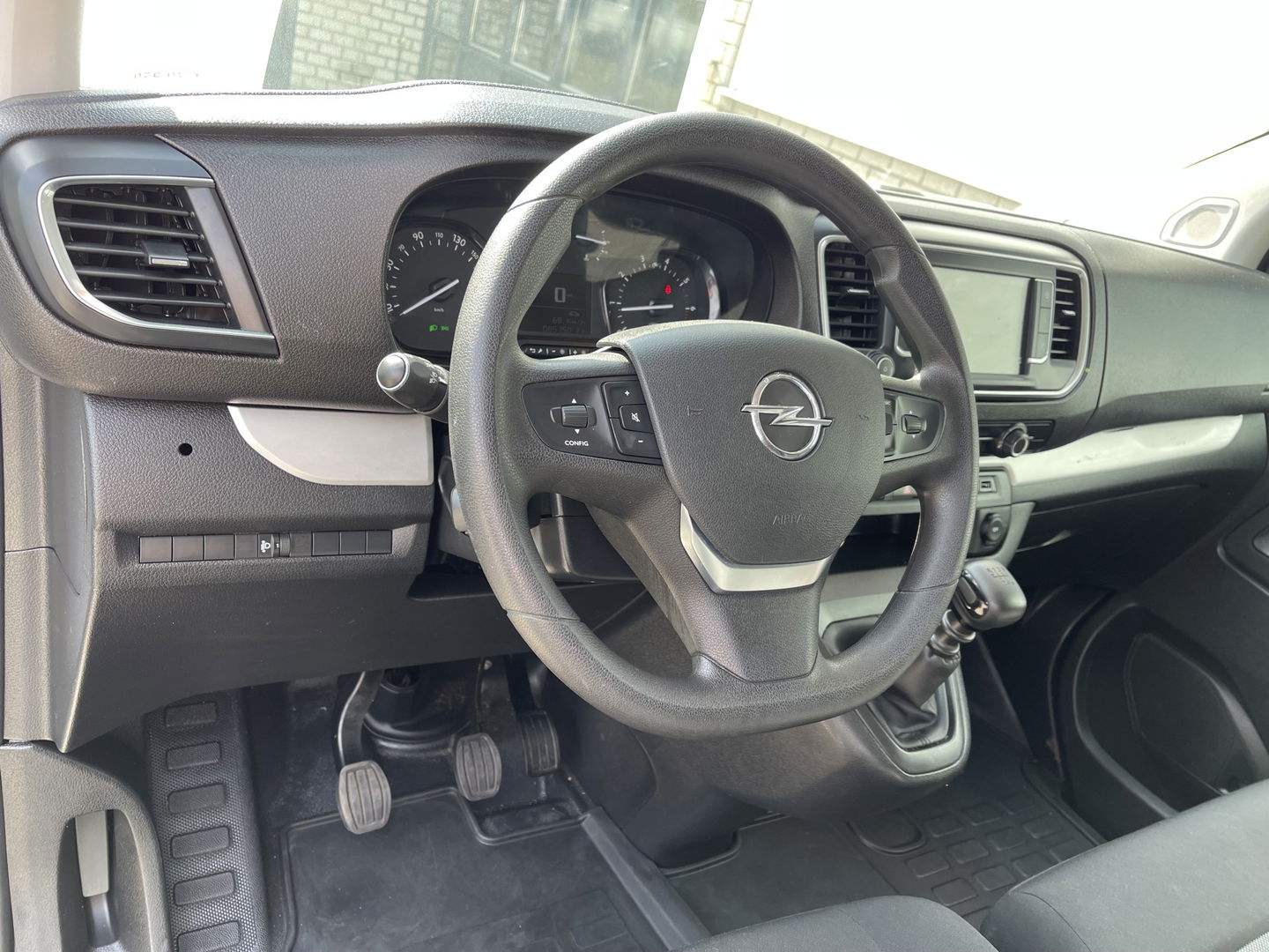 Opel Vivaro 2.0 CDTI 122pk L3H1 DC 6 persoons Edition / vaste prijs rijklaar € 20.950 ex btw / lease vanaf € 342 / euro 6 / bpm vrij / airco / cruise / navi / dubbele schuifdeur !