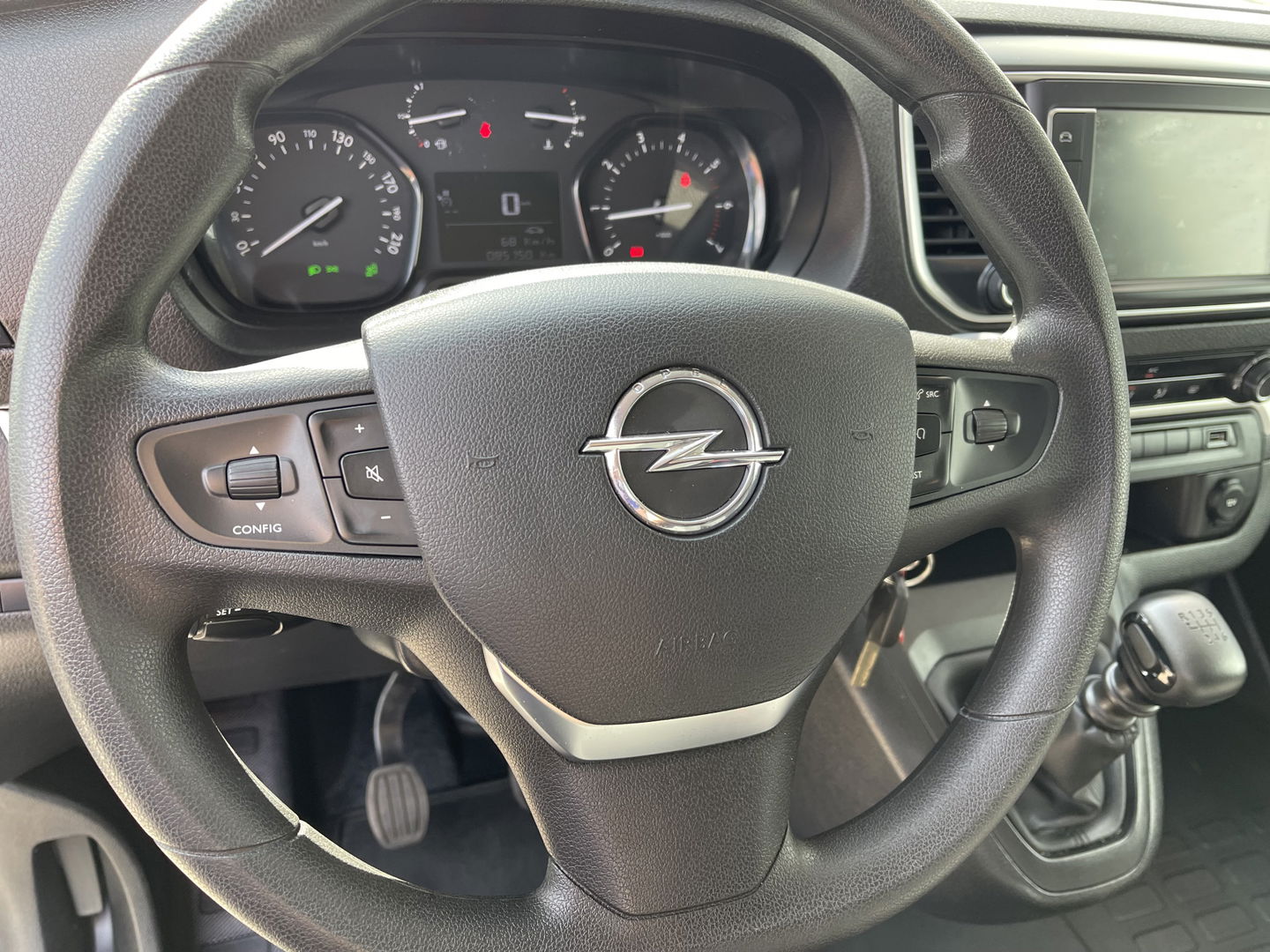 Opel Vivaro 2.0 CDTI 122pk L3H1 DC 6 persoons Edition / vaste prijs rijklaar € 20.950 ex btw / lease vanaf € 342 / euro 6 / bpm vrij / airco / cruise / navi / dubbele schuifdeur !