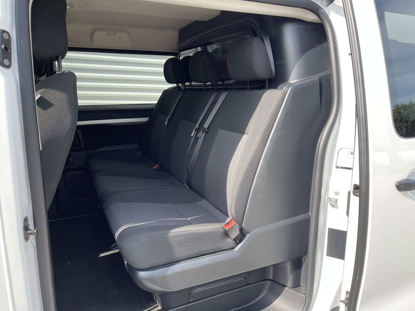 Opel Vivaro 2.0 CDTI 122pk L3H1 DC 6 persoons Edition / vaste prijs rijklaar € 20.950 ex btw / lease vanaf € 342 / euro 6 / bpm vrij / airco / cruise / navi / dubbele schuifdeur !