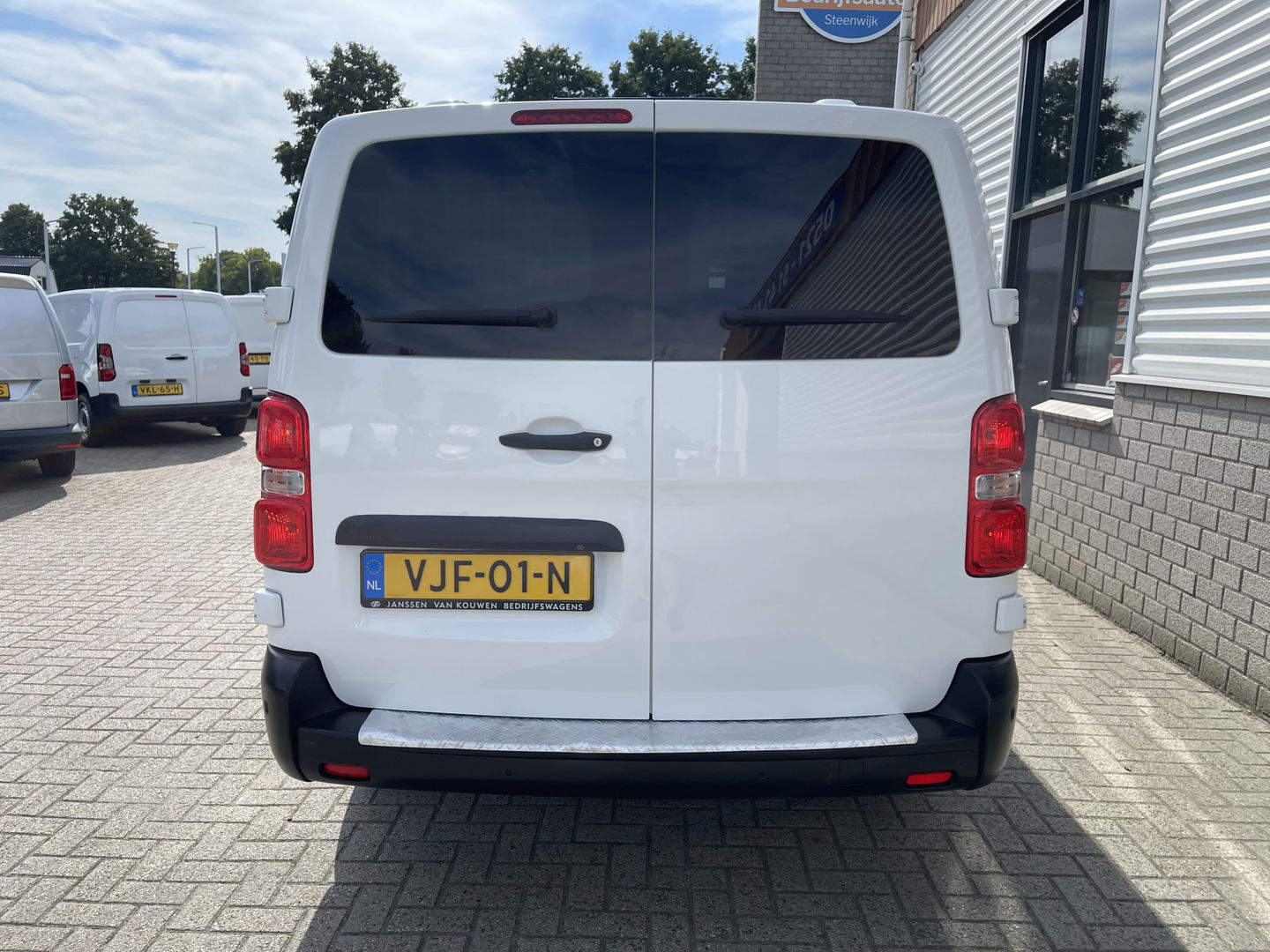 Opel Vivaro 2.0 CDTI 122pk L3H1 DC 6 persoons Edition / vaste prijs rijklaar € 20.950 ex btw / lease vanaf € 342 / euro 6 / bpm vrij / airco / cruise / navi / dubbele schuifdeur !