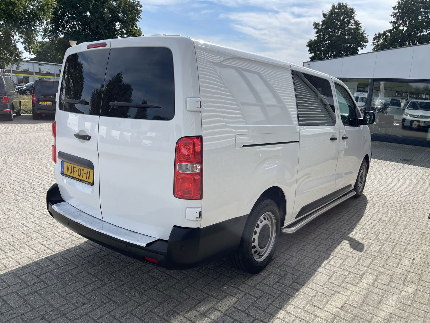 Opel Vivaro 2.0 CDTI 122pk L3H1 DC 6 persoons Edition / vaste prijs rijklaar € 20.950 ex btw / lease vanaf € 342 / euro 6 / bpm vrij / airco / cruise / navi / dubbele schuifdeur !