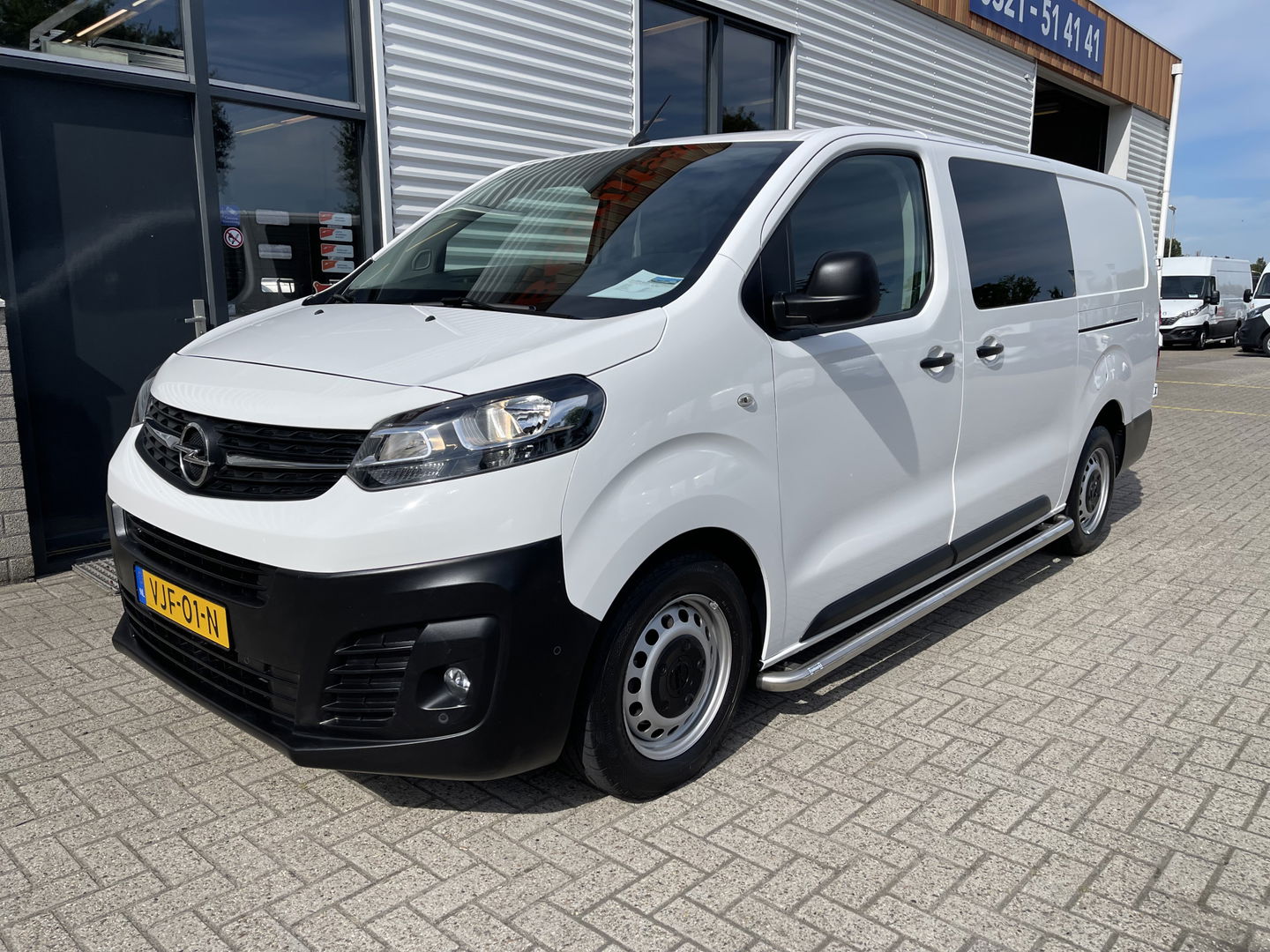 Opel Vivaro 2.0 CDTI 122pk L3H1 DC 6 persoons Edition / vaste prijs rijklaar € 20.950 ex btw / lease vanaf € 342 / euro 6 / bpm vrij / airco / cruise / navi / dubbele schuifdeur !