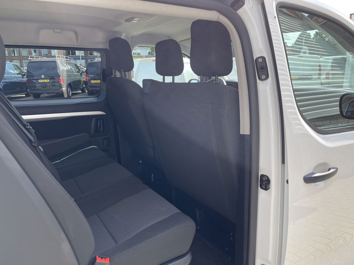 Opel Vivaro 2.0 CDTI 122pk L3H1 DC 6 persoons Edition / vaste prijs rijklaar € 20.950 ex btw / lease vanaf € 342 / euro 6 / bpm vrij / airco / cruise / navi / dubbele schuifdeur !