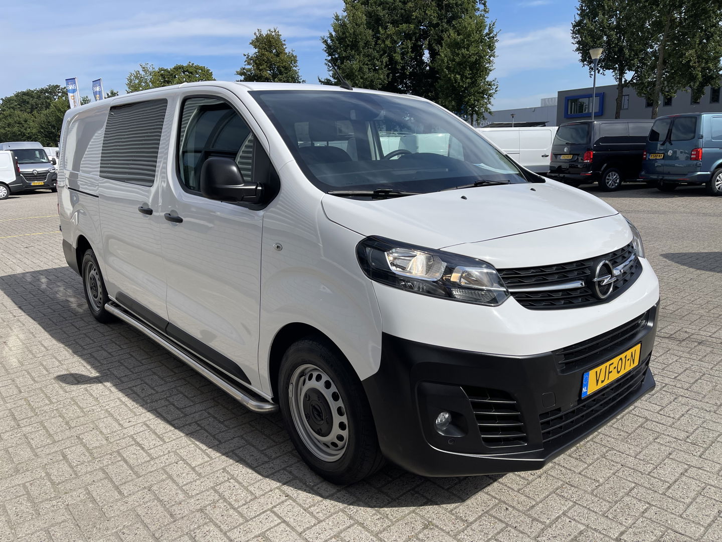 Opel Vivaro 2.0 CDTI 122pk L3H1 DC 6 persoons Edition / vaste prijs rijklaar € 20.950 ex btw / lease vanaf € 342 / euro 6 / bpm vrij / airco / cruise / navi / dubbele schuifdeur !