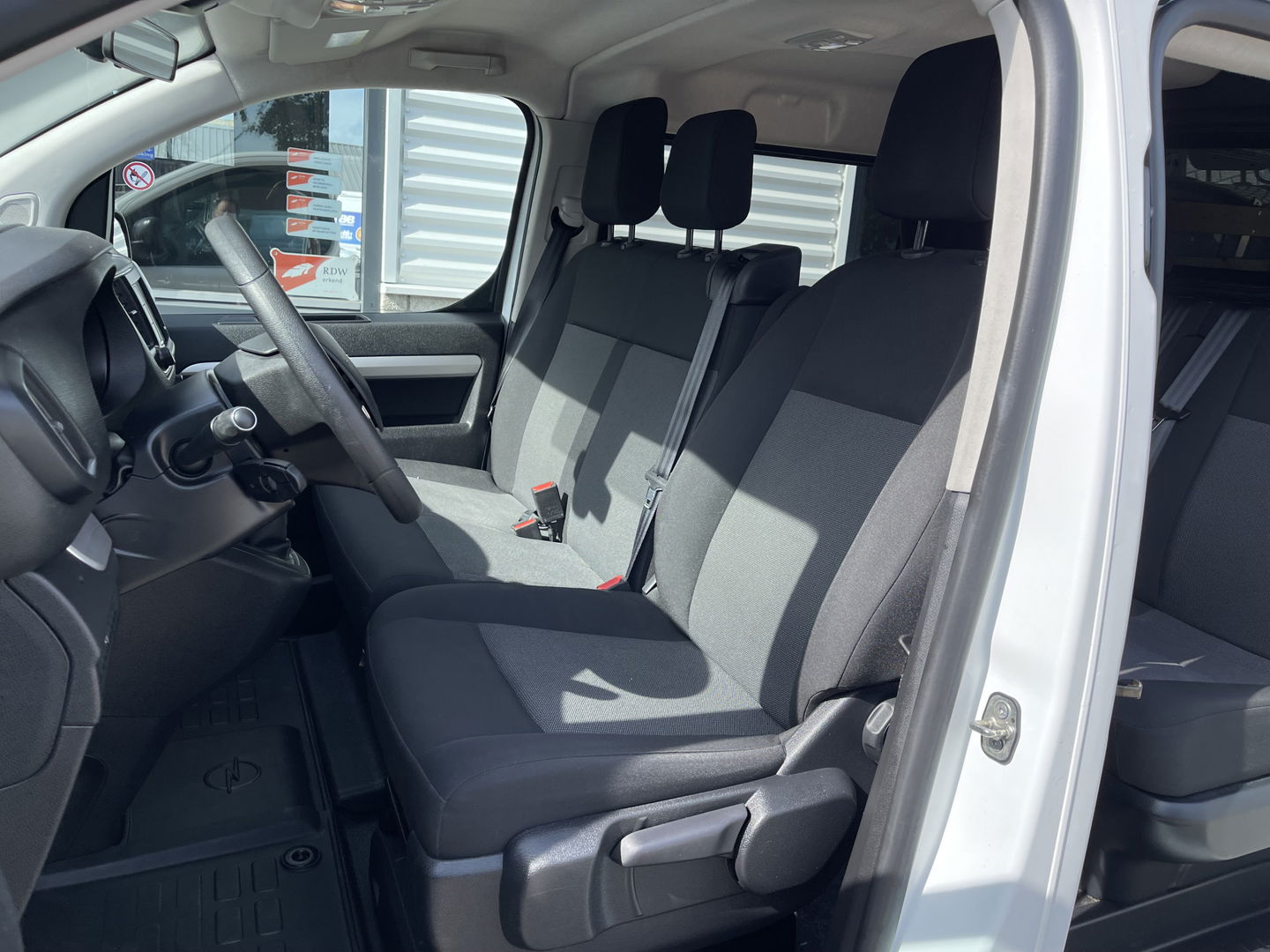 Opel Vivaro 2.0 CDTI 122pk L3H1 DC 6 persoons Edition / vaste prijs rijklaar € 20.950 ex btw / lease vanaf € 342 / euro 6 / bpm vrij / airco / cruise / navi / dubbele schuifdeur !
