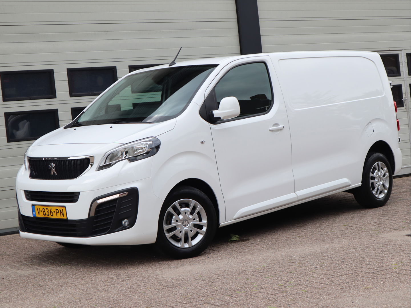 Peugeot Expert 2.0 BlueHDI 123pk Euro 6 Lang L2 - Navi - Trekhaak - Airco