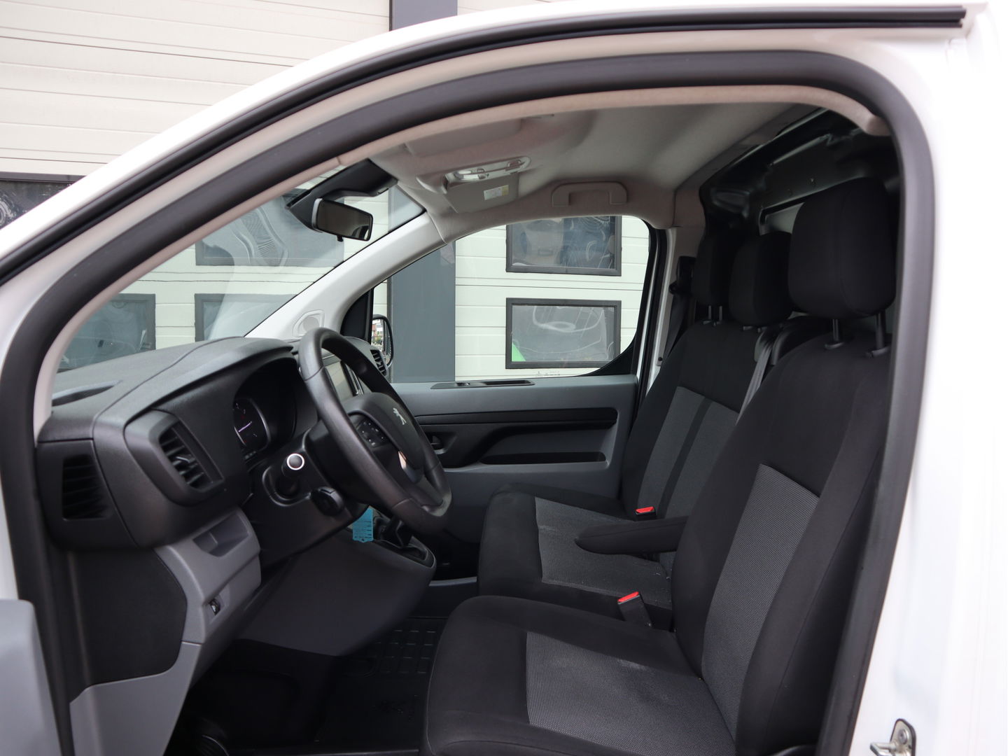 Peugeot Expert 2.0 BlueHDI 123pk Euro 6 Lang L2 - Navi - Trekhaak - Airco