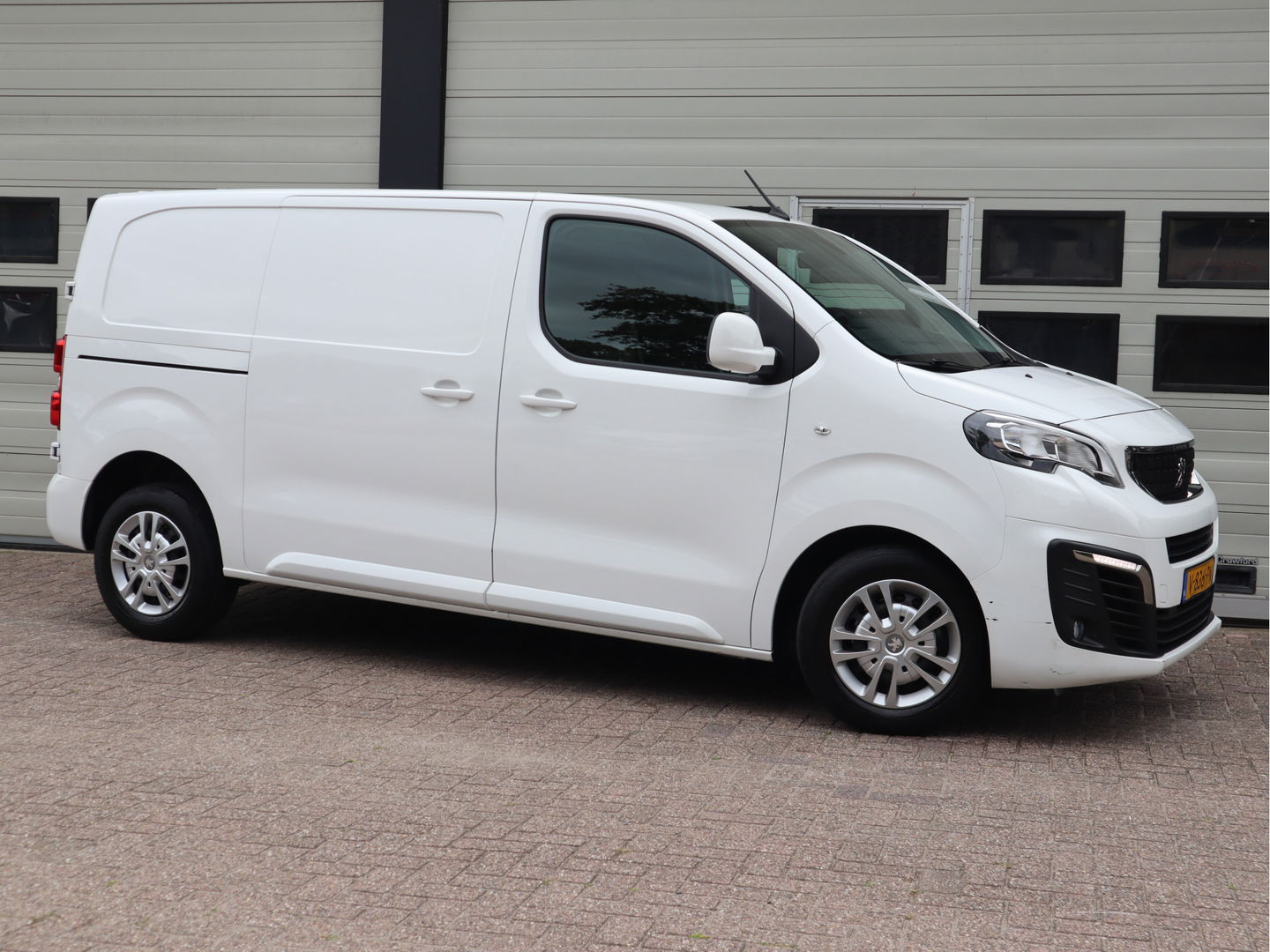 Peugeot Expert 2.0 BlueHDI 123pk Euro 6 Lang L2 - Navi - Trekhaak - Airco