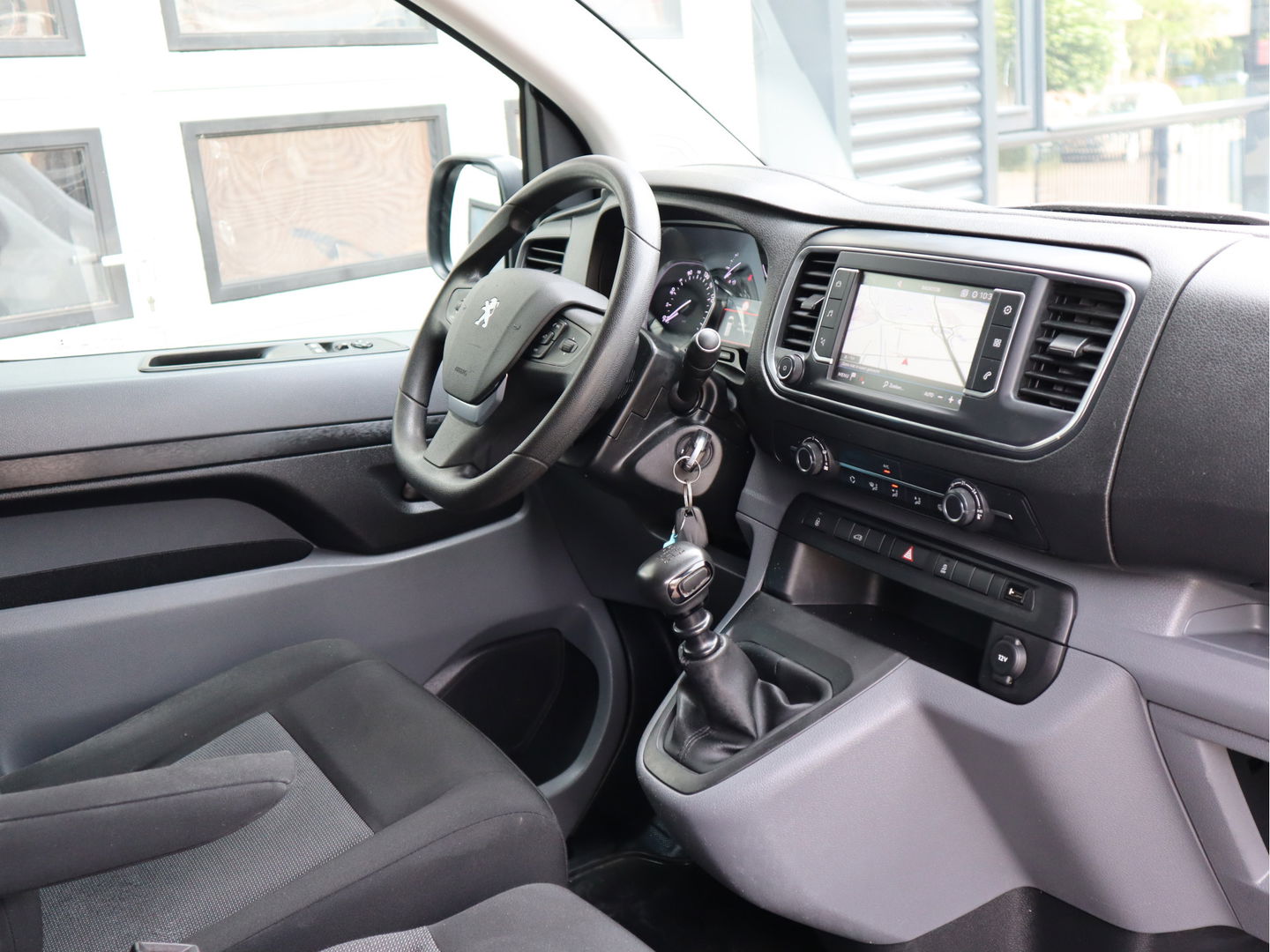 Peugeot Expert 2.0 BlueHDI 123pk Euro 6 Lang L2 - Navi - Trekhaak - Airco