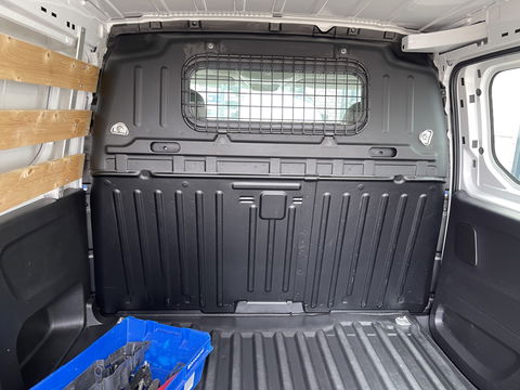 Peugeot Partner 1.2 PureTech Premium / benzine grijs kenteken / vaste prijs rijklaar € 13.450 ex btw / airco / cruise control / schuifdeur / navigatie / armsteun / euro 6 / lease vanaf € 227