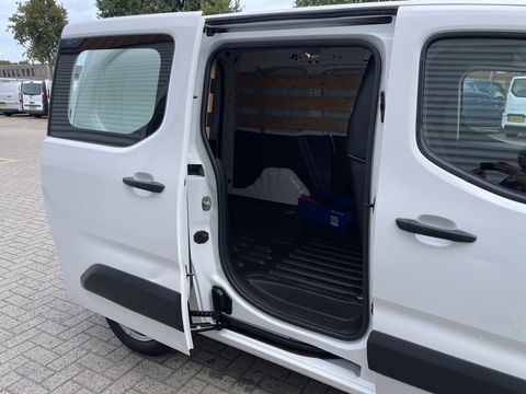 Peugeot Partner 1.2 PureTech Premium / benzine grijs kenteken / vaste prijs rijklaar € 13.450 ex btw / airco / cruise control / schuifdeur / navigatie / armsteun / euro 6 / lease vanaf € 227
